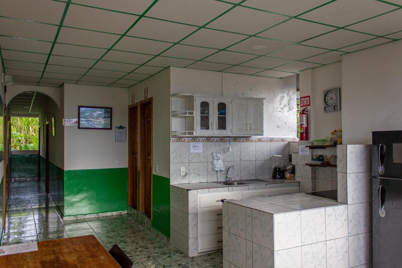 Hostal Limoncocha テナ エクステリア 写真